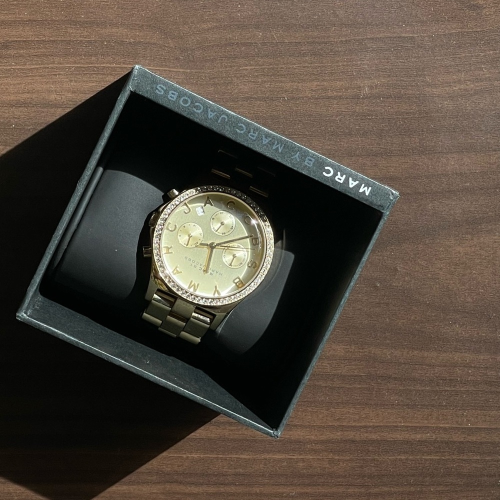Marc Jacob’s gold metal watch